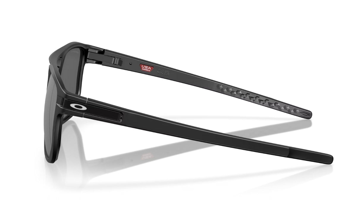 Oakley Latch Beta Matte Black/ Prizm Black Polarized Zijkant