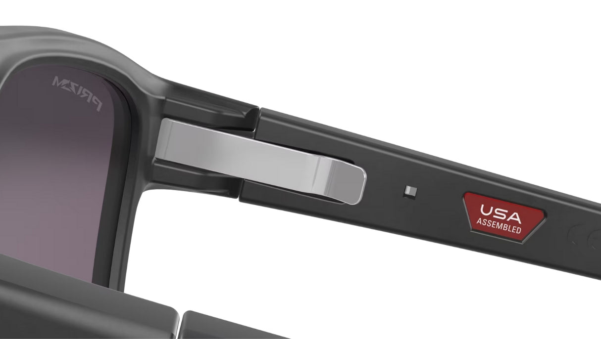 Oakley Latch Beta Matte Black / Prizm Grey Achterkant