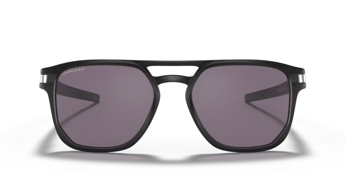 Oakley Latch Beta Matte Black / Prizm Grey voorkant