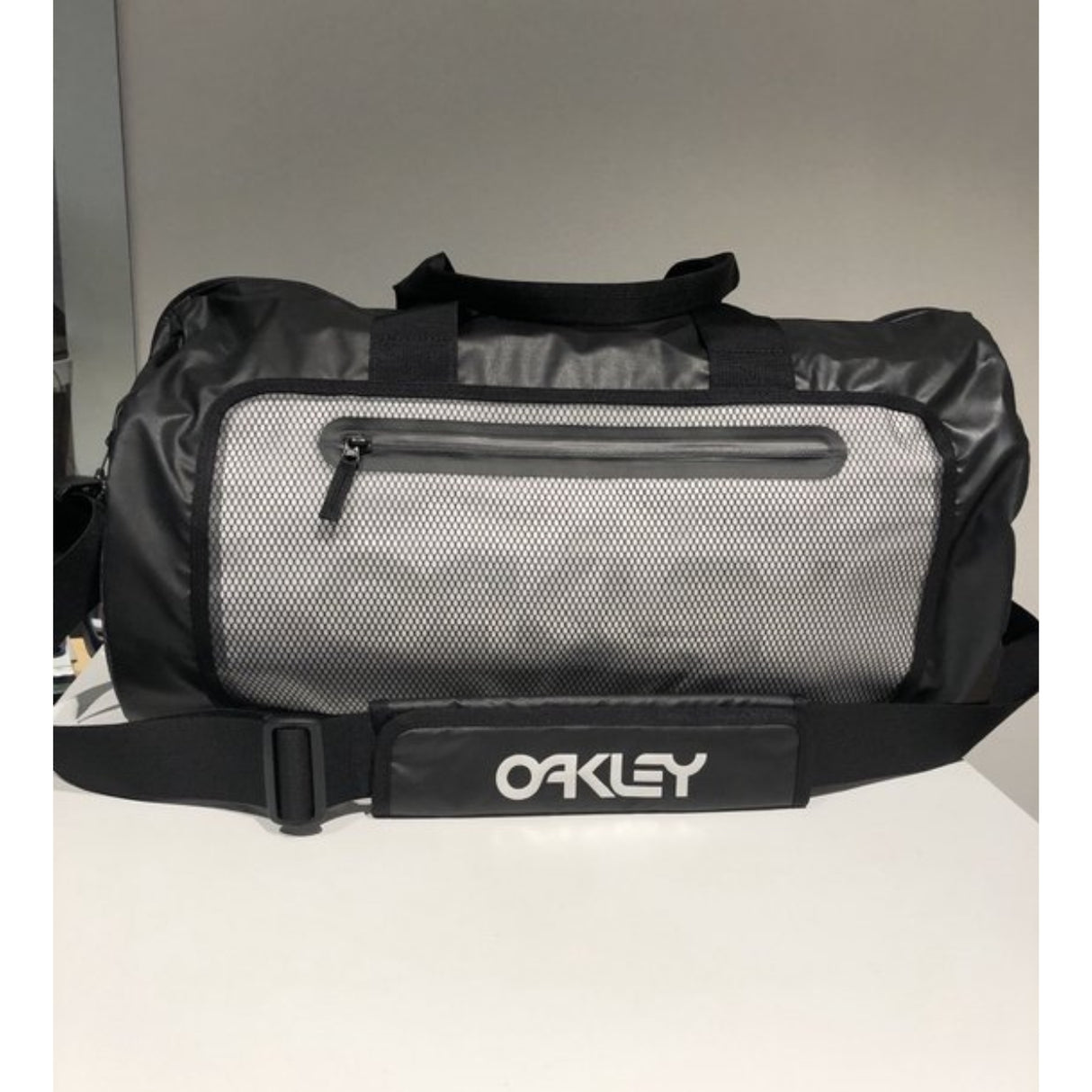 Oakley 90's Big Duffle Bag / Blackout