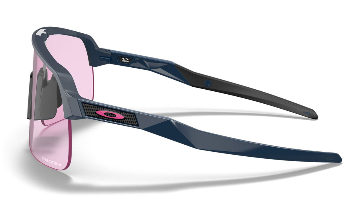 Oakley-Custom-Sutro-Lite-Matte-Abyss-Prizm-Low-Light-Zijaanzicht