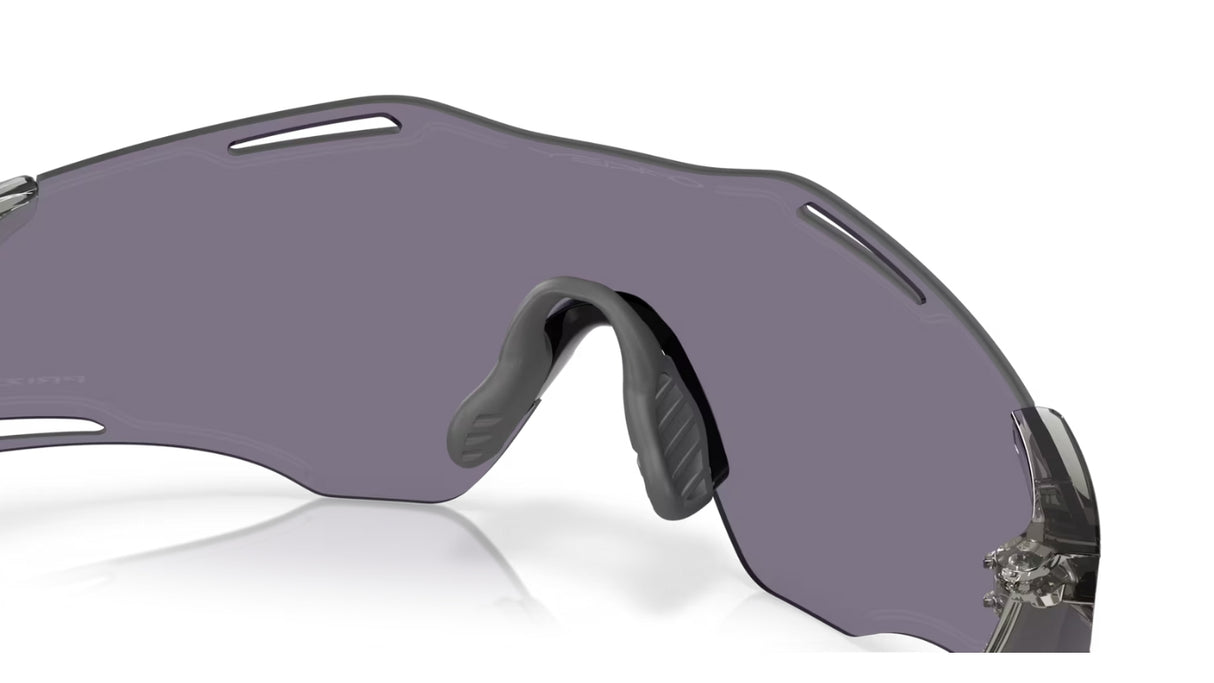 Oakley Cybr Zero Polished Carbon Prizm Grey achterzijde