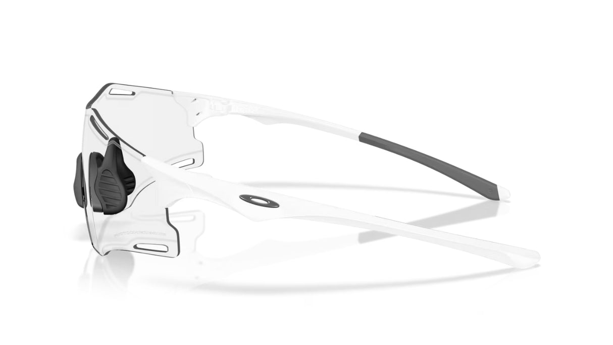 Oakley-Cybr-Zero-Polished-White-Clear-to-Black-Photochromic-zijkant