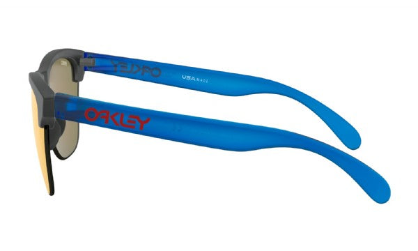 Oakley-Frogskins-Lite-Maverick-Vinales-Collection-Matte-Black-Ink-Matte-Trans-Sapphire-Prizm-Ruby-Zijaanzicht