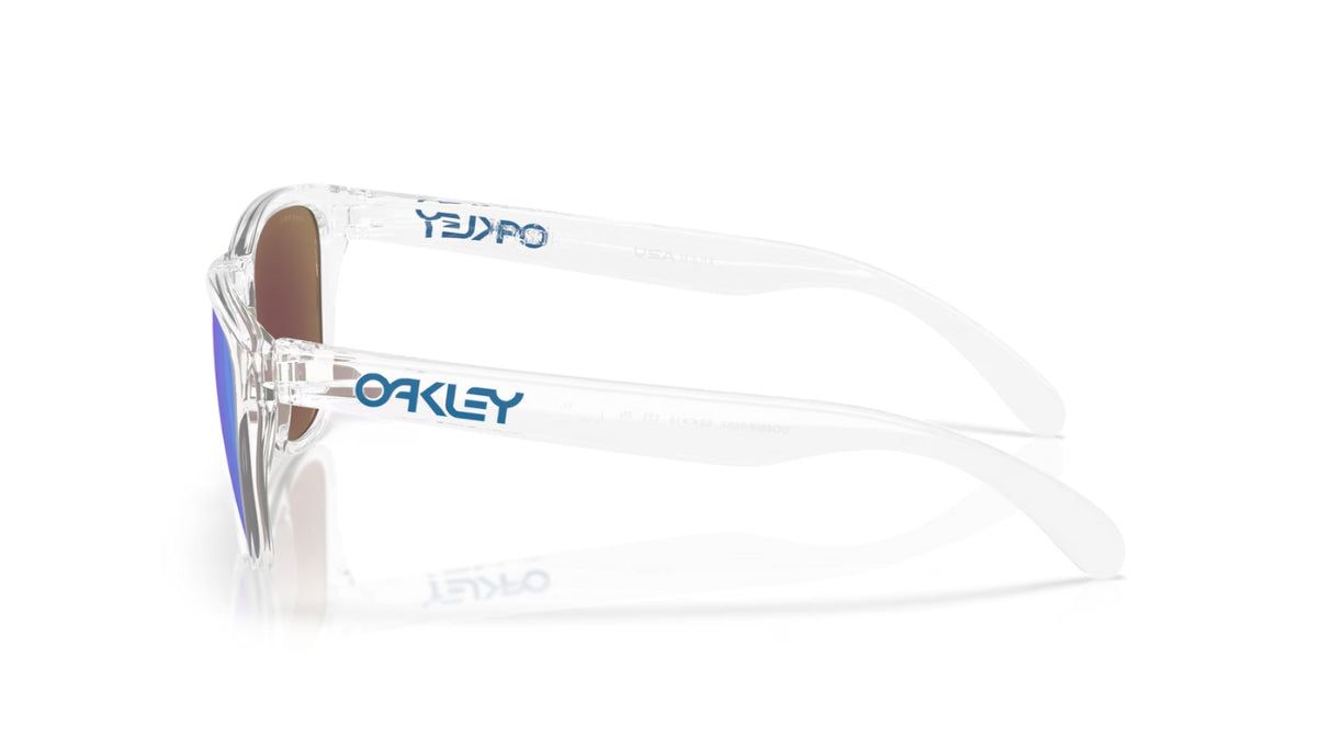 Oakley Frogskins (small) Polished Clear Prizm Sapphire zijaanzicht