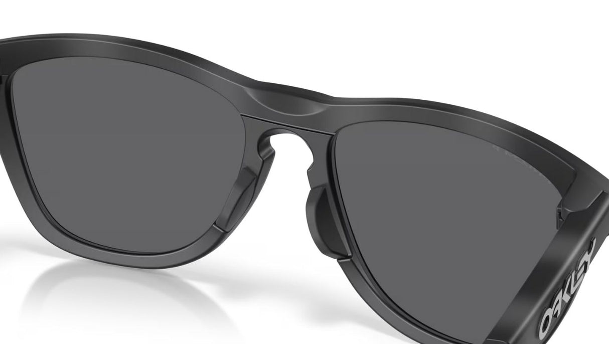 Oakley-Frogskins-Range-XL-Matte-Tortoise Smoke-Matte-Black-Prizm-Black-Polarized-Achterzijde