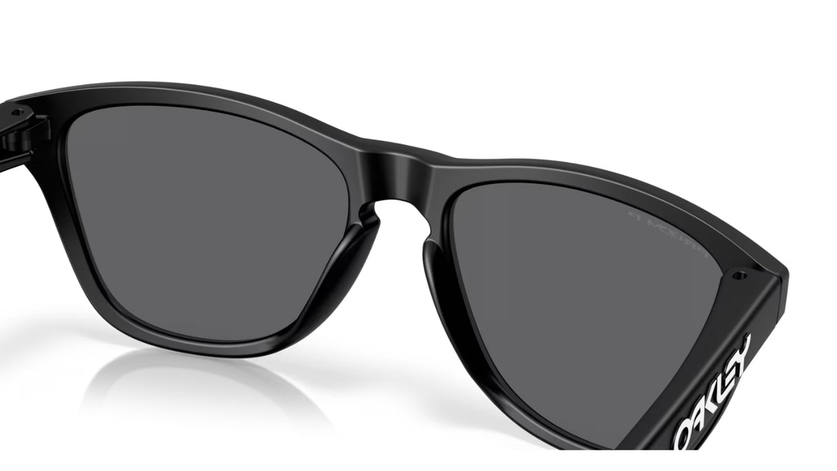 Oakley Frogskins S (Small) Matte Black Prizm Black Polarized achterzijde nabij