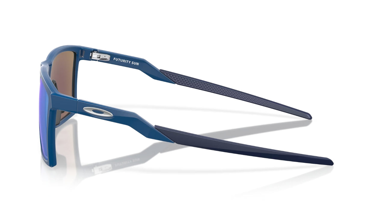 Oakley Futurity Sun Satin Navy Prizm Sapphire Zijkant