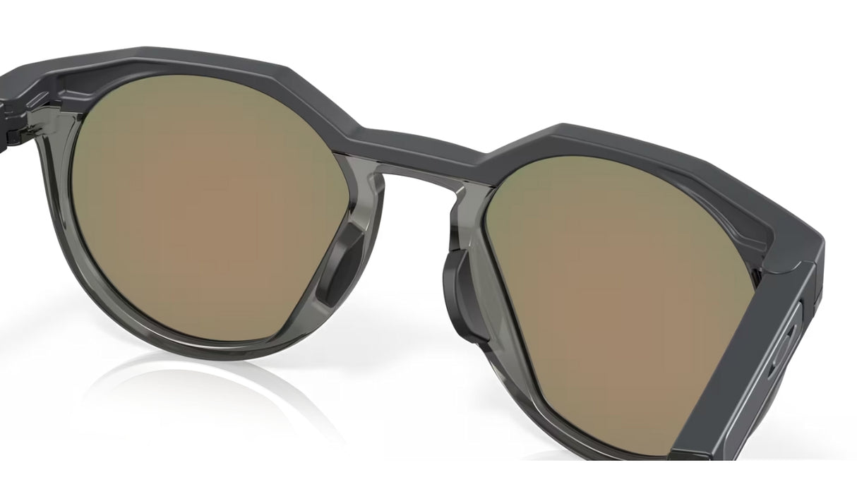 Oakley HSTN L Matte Carbon Prizm Ruby achterzijde nabij