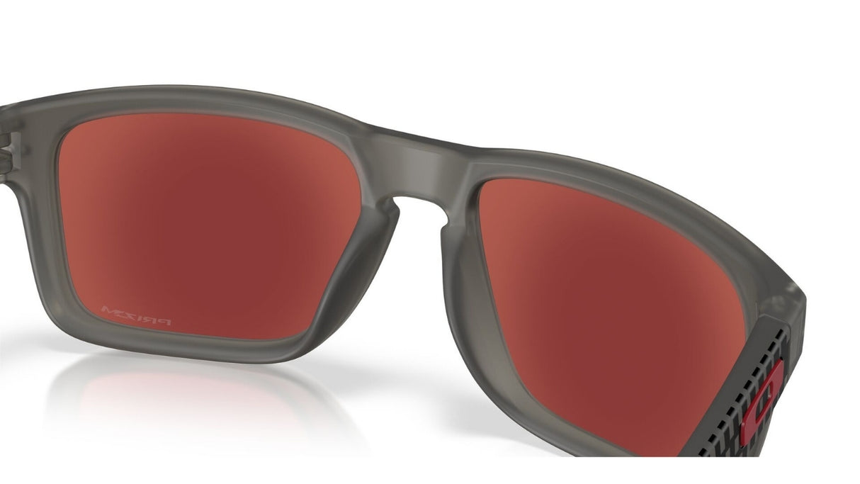 Oakley-Holbrook-Matte-Grey-Smoke-Prizm-Dark-Golf