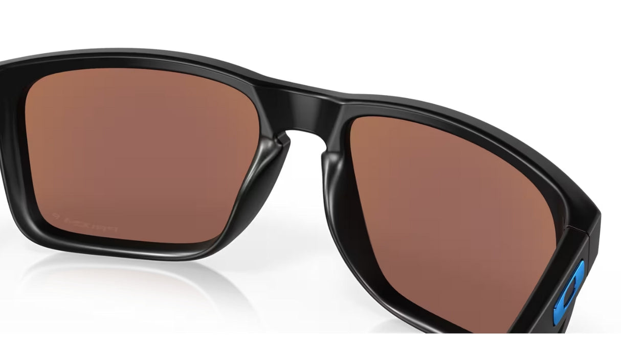 Oakley Holbrook XL Matte Black Prizm Deep H2O Polarized achterzijde schuin