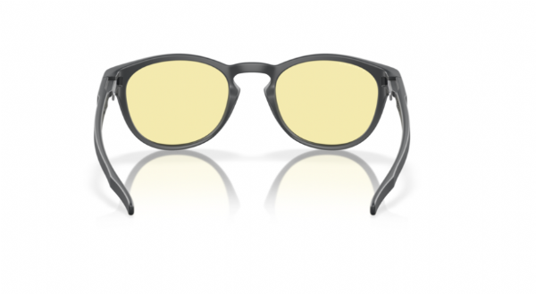 Oakley Latch Matte Carbon/ Prizm Gaming Achterkant
