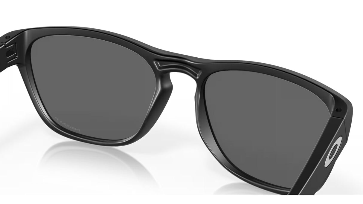 Oakley Manorburn Matte Black Prizm Black Polarized achterzijde nabij