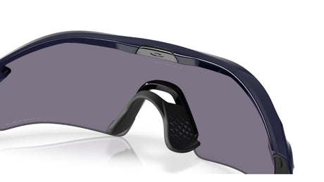 Oakley Radar Plate Polished Navy Prizm Grey achterzijde nabij