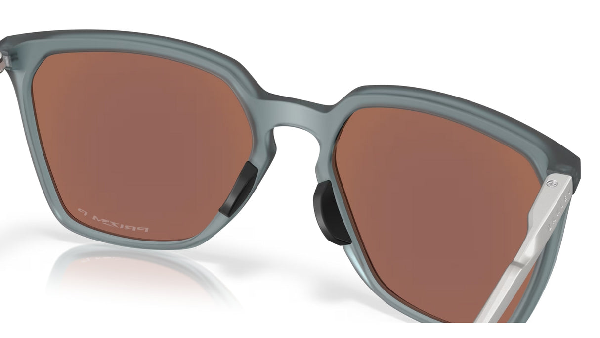 Oakley Sielo SQ Matte Crystal Balck/ Prizm Deep H2O Polarized schuin