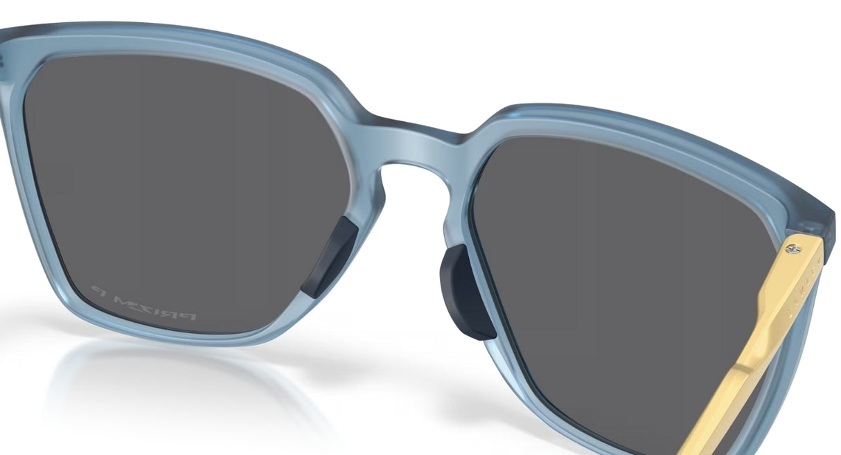 Oakley-Sielo-Sq-Matte-Transparant-Abbys-Prizm-Black-Polarized-achterzijde