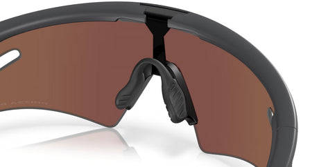 Oakley-Sphaera-Slash-Matte-Carbon-Prizm-Deep-Water-Polarized-Achterzijde-Nabij