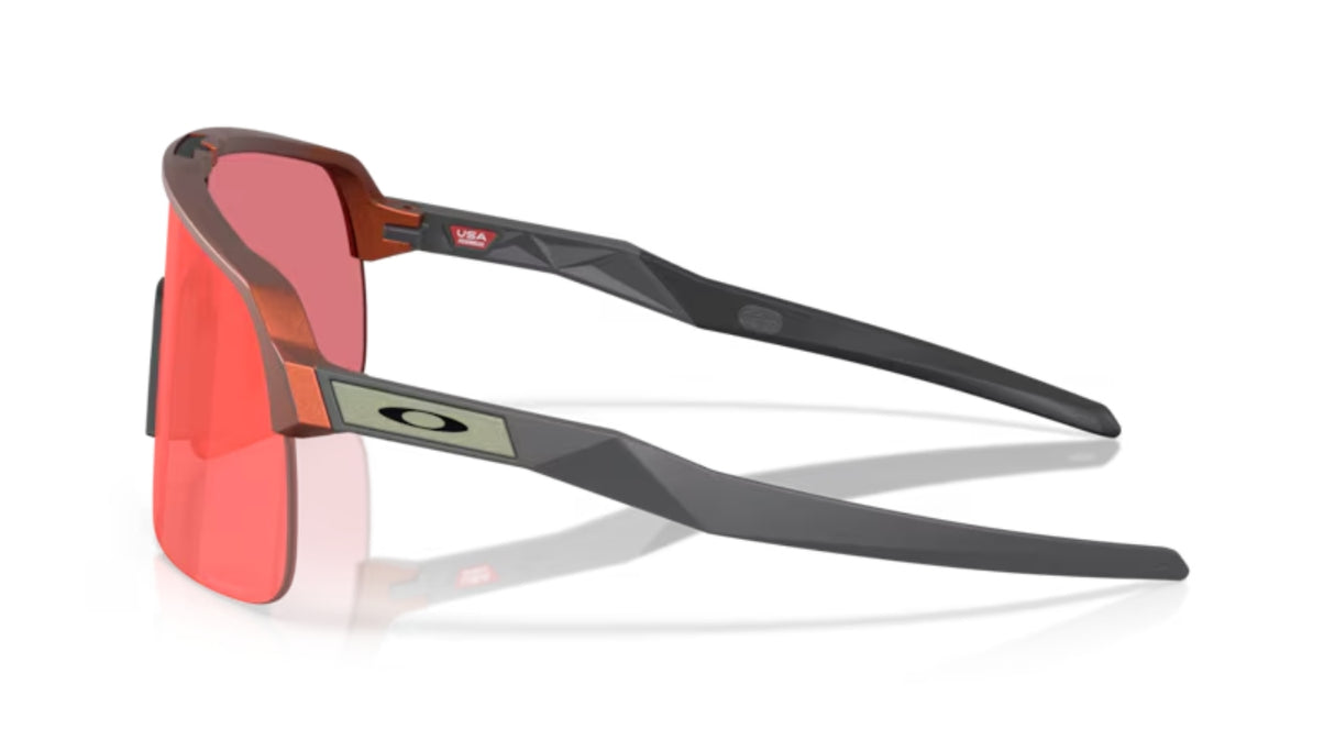 Oakley-Sutro-Lite-Fire-Orange-Prizm-Trail-Torch-zijkant