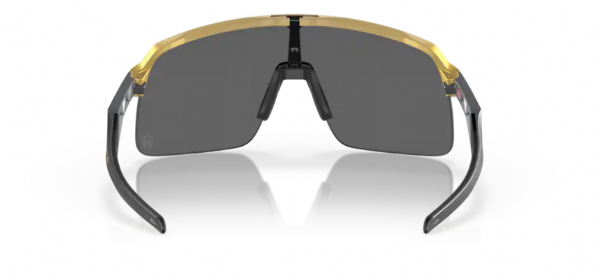 Oakley-Sutro-Lite-Patrick-Mahomes-Coll.-Olympic-Gold-Prizm-Black-achterkant