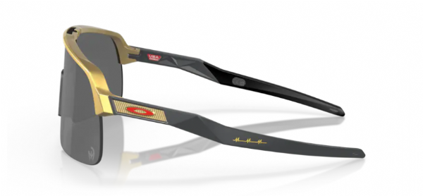 Oakley-Sutro-Lite-Patrick-Mahomes-Coll.-Olympic-Gold-Prizm-Black-zijkant