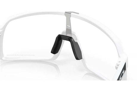 Oakley-Sutro-Matte-White-Clear-to-black-photochromic-achterkant