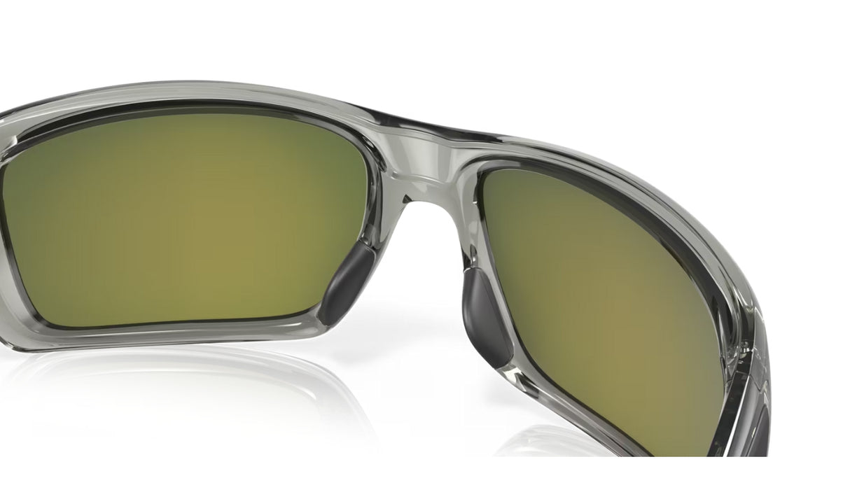 Oakley Turbine Grey Ink Prizm Ruby Polarized achterzijde nabij