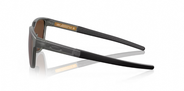 Oakley-Actuator-Matte-Grey-Smoke-Prizm-Tungsten Zijkant