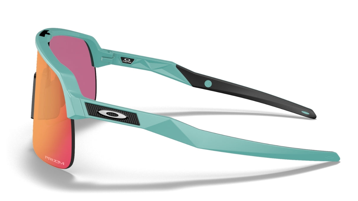 Oakley-Sutro-Lite-Matte-Pacific-Prizm-Field-Zijaanzicht