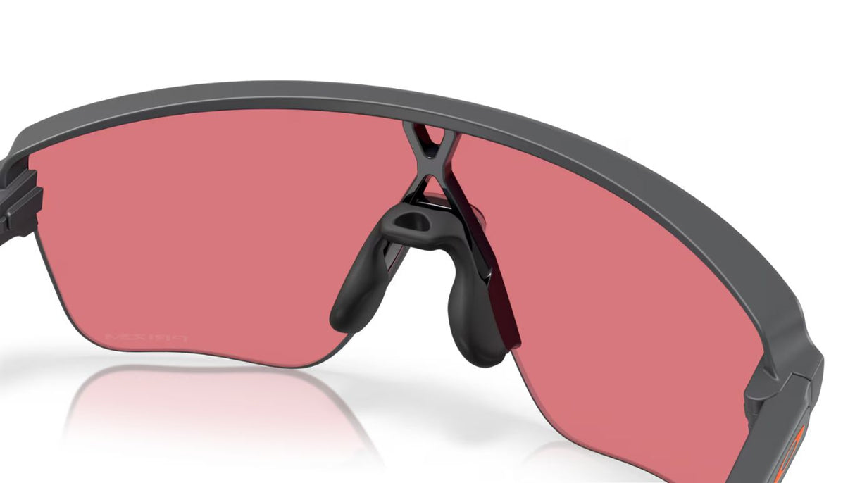 Oakley-corridor-q-matte-carbon-prizm-trail-torch-04