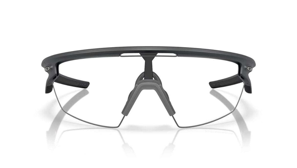 Oakley-sphaera-carbon-clear-to-black-photochrmic-02