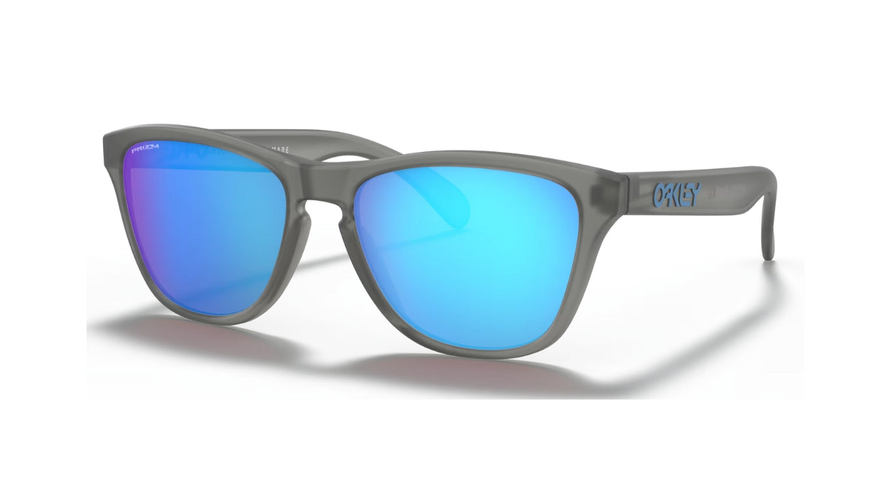 Oakley-Frogskins-XS-collectie-stijlvolle-lifestyle-bril-met-UV-bescherming-verkrijgbaar-bij-Sportbrillenshop.nl