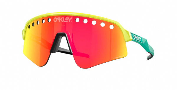 Oakley Sutro Lite Sweep sportbril in Tennis Ball Yellow met Prizm Ruby Vented lens, perfect voor wielrenners en buitensporters.