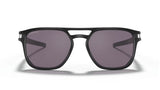 Oakley Latch Beta Matte Black / Prizm Grey voorkant