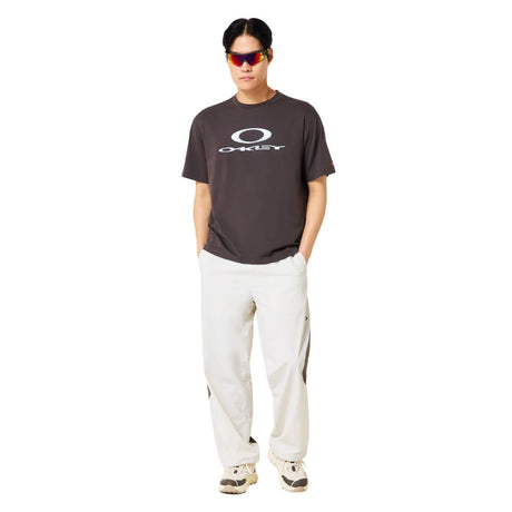 New-Retro-Tee-X-Metal-3.0-shadow-black-Model-voorzijde