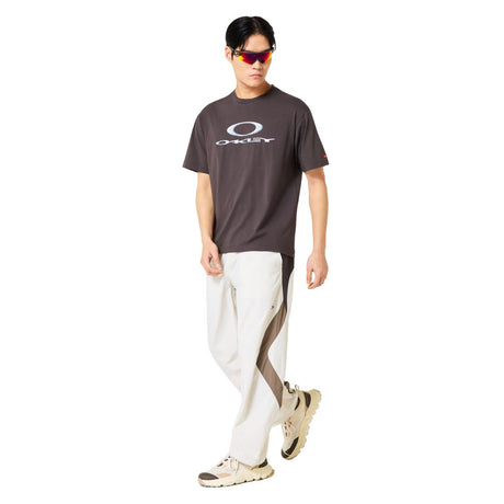 New-Retro-Tee-X-Metal-3.0-shadow-black-Model