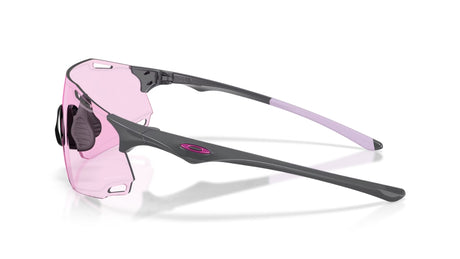 Oakley-Cybr-Dyno-Polished-Carbon-Prizm-Low-Light-zijkant
