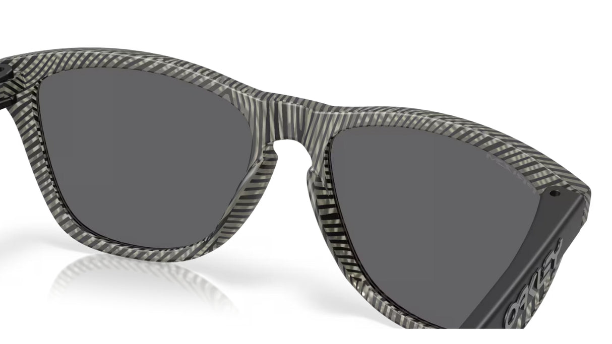 Oakley Frogskins Matte Grey Ink Fingerprint Prizm Black achterzijde nabij