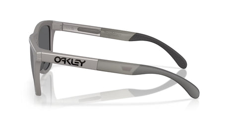 Oakley-Frogskins-Range-Titanium-Prizm-Black-Polarized-Zijaanzicht
