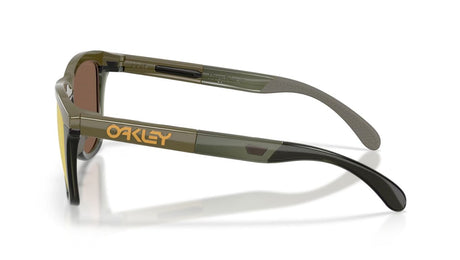 Oakley-Frogskins-Range-XL-Dark-Brush-Olive-Ink-Prizm-24K-Polarized-Zijaanzicht