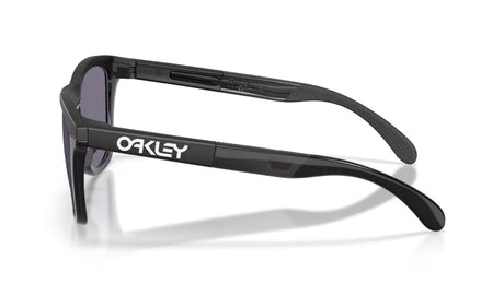 Oakley-Frogskins-Range-XL-Matte-Black-Prizm-Grey-Zijaanzicht