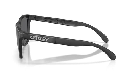 Oakley-Frogskins-Range-XL-Matte-Tortoise Smoke-Matte-Black-Prizm-Black-Polarized-Zijaanzicht