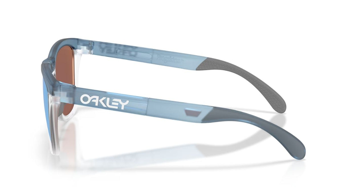Oakley-Frogskins-Range-XL-Trans-Stonewash-Clear-Prizm-Deep-H2O-Polarized-zijaanzicht