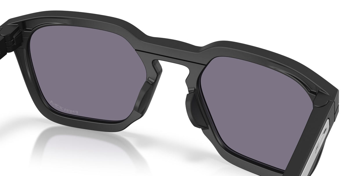 Oakley-HSTN-SQ-20-Matte-Black-Prizm-Grey