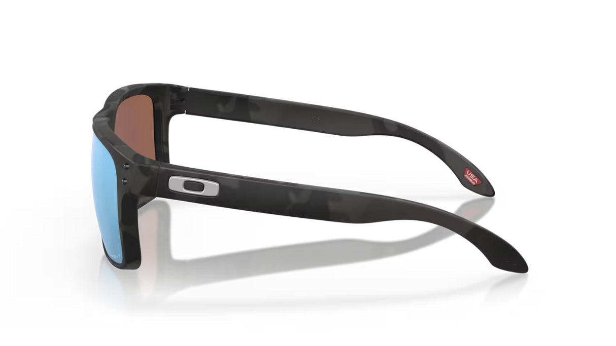 Oakley-Holbrook-Matte-Black-Camo-Prizm-Deep-H2O-Polarized-Zijaanzicht