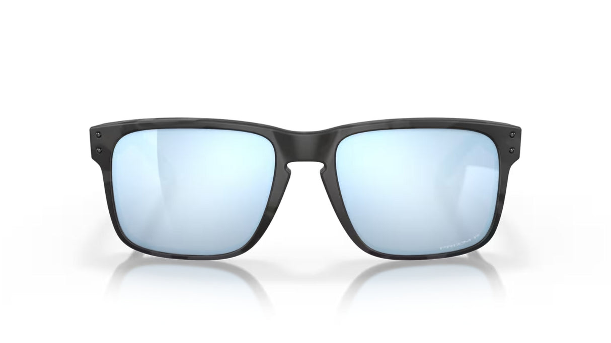 Oakley-Holbrook-Matte-Black-Camo-Prizm-Deep-H2O-Polarized-voorzijde