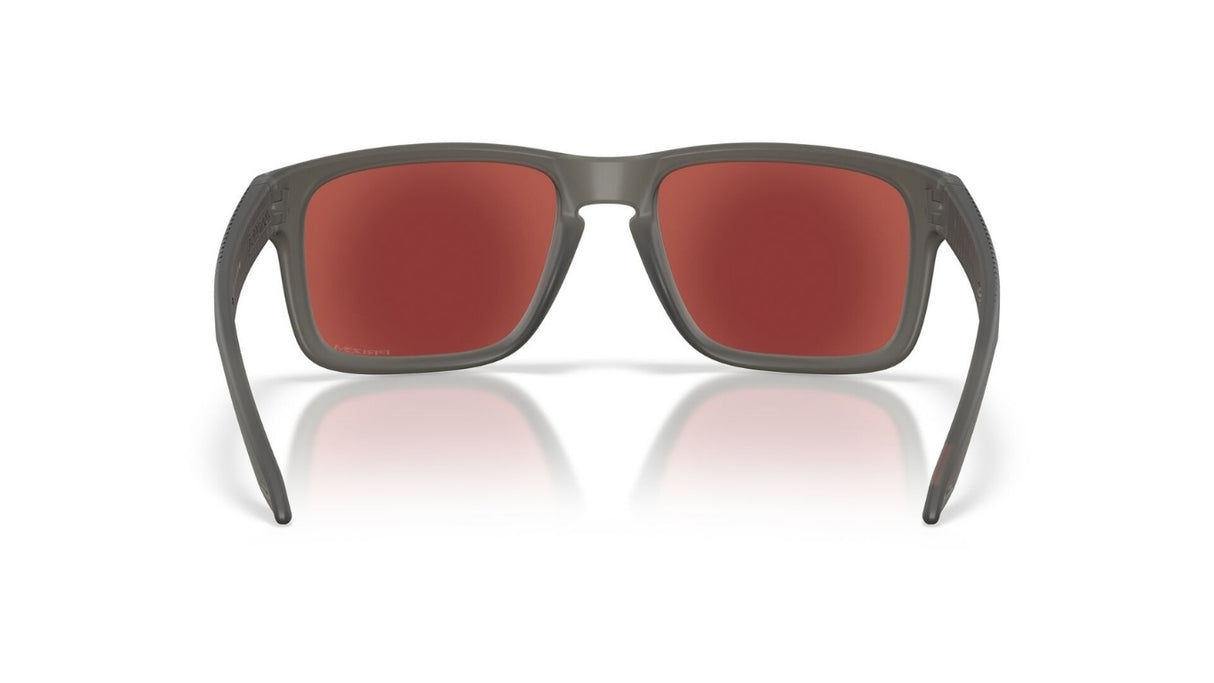 Oakley-Holbrook-Matte-Grey-Smoke-Prizm-Dark-Golf