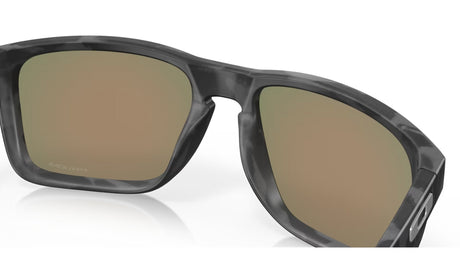 Oakley Holbrook XL Matte Black Camo Prizm Ruby achterzijde schuin
