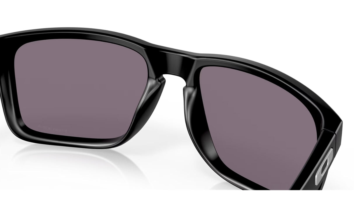 Oakley Holbrook XL Matte Black Prizm Grey achterzijde schuin