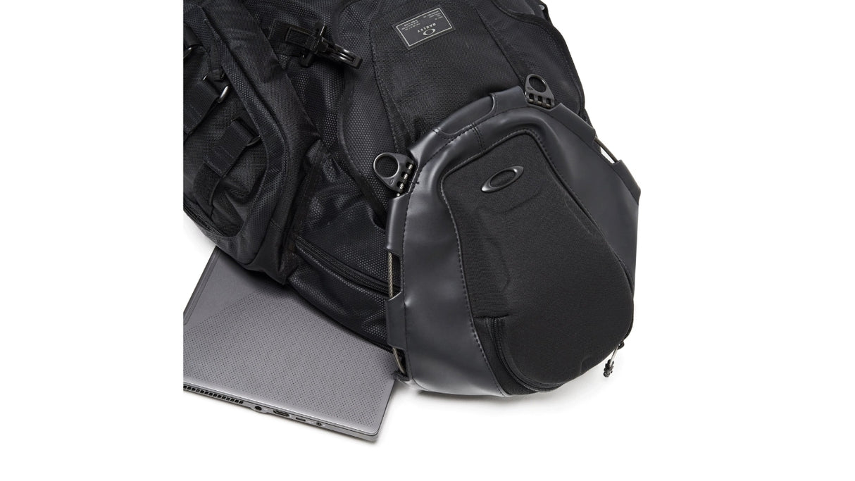 Oakley-Kitchen-Sink-Stealth-Black
