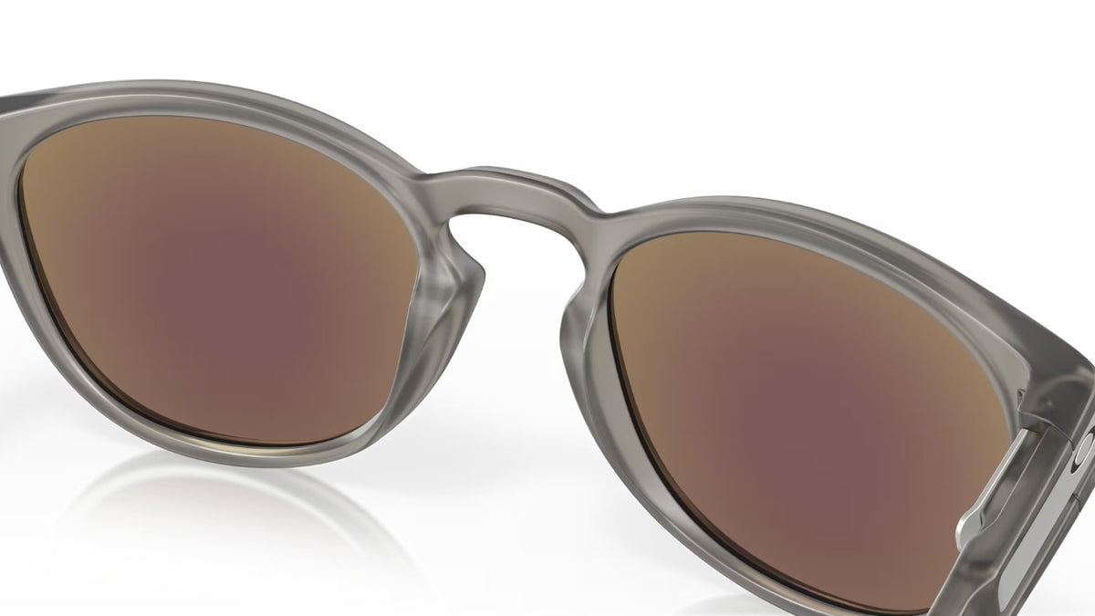 Oakley-Latch-Matte-Grey-Ink-Prizm-Sapphire-Polarized